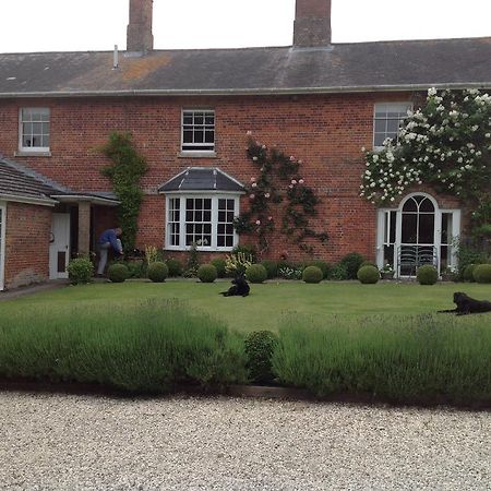 Brunton Farmhouse Hotel Collingbourne Kingston Exterior foto